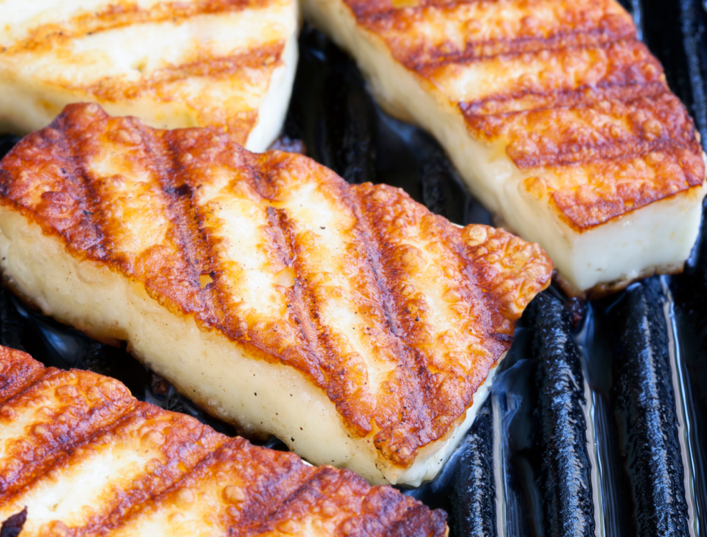Le Halloumi, le fromage grillé par excellence.