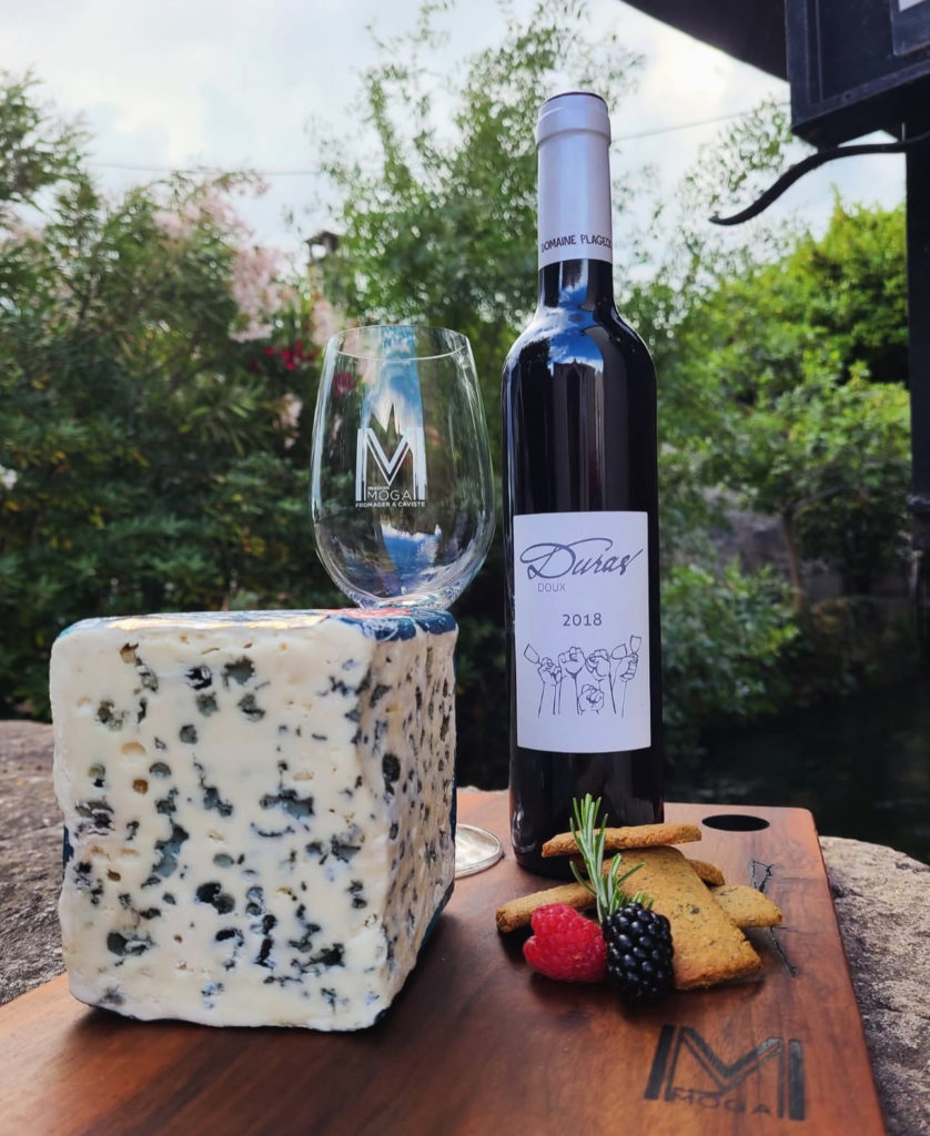 Fromages bleus et vins doux: ici, du roquefort aop avec un vin Duras doux du Domaine Plageoles