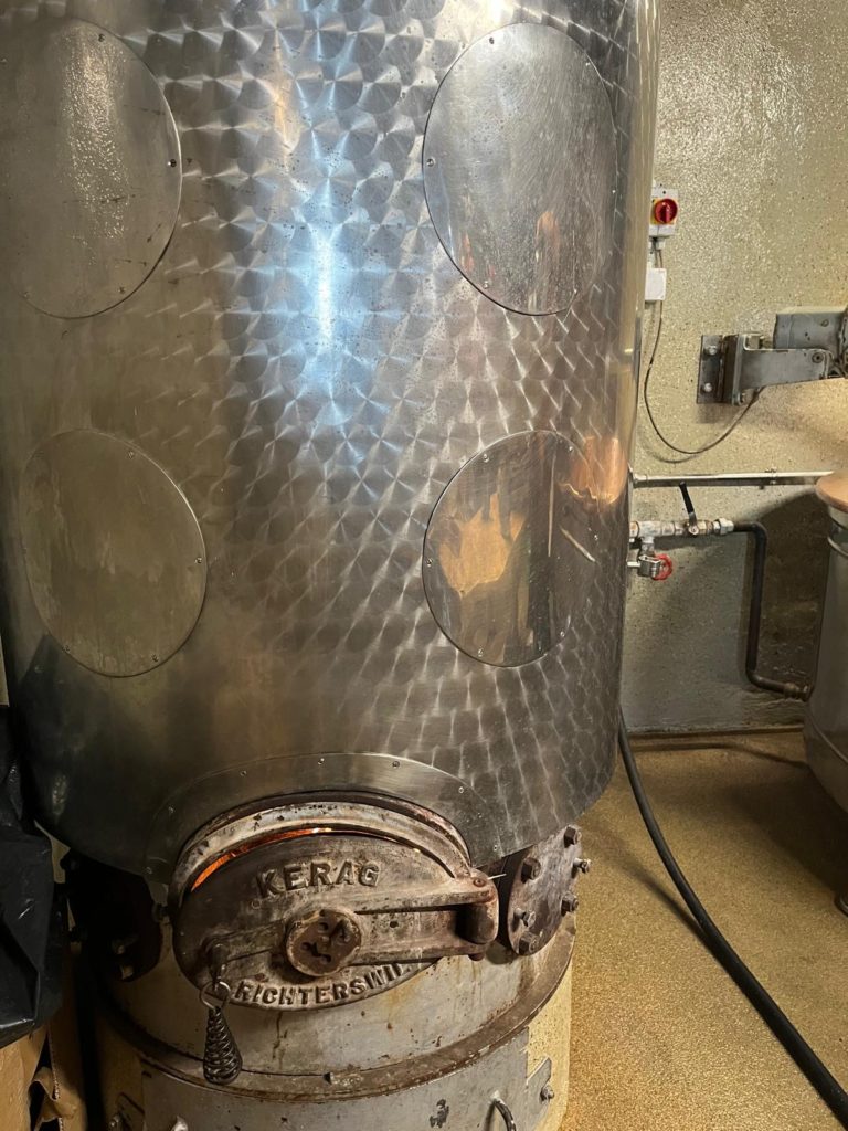 Chaudière au feu de bois Kerag, une cuisson traditionnelle rare et authentique dans la fabrication du Gruyère