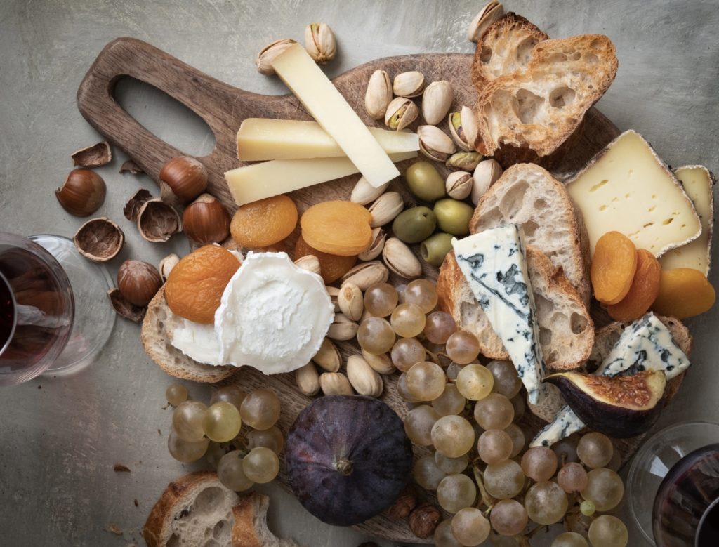 Fromages crémeux et doux parfaits pour les accords Beaujolais nouveau