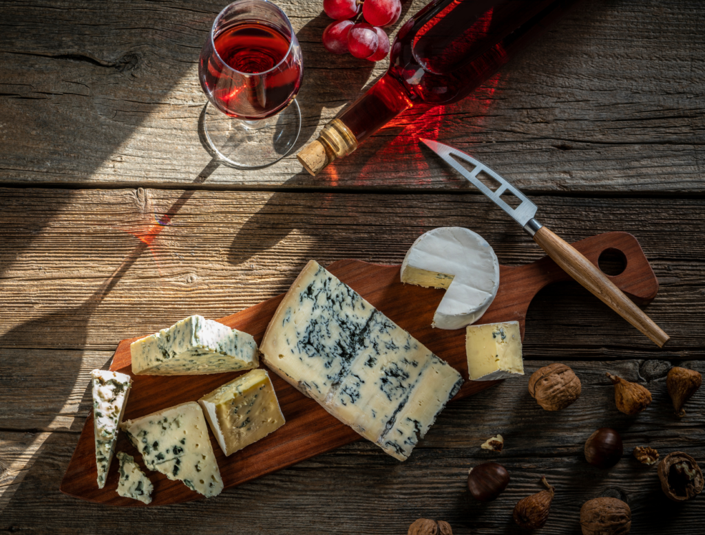 Accords Beaujolais nouveau avec fromages et charcuteries à l’apéritif
