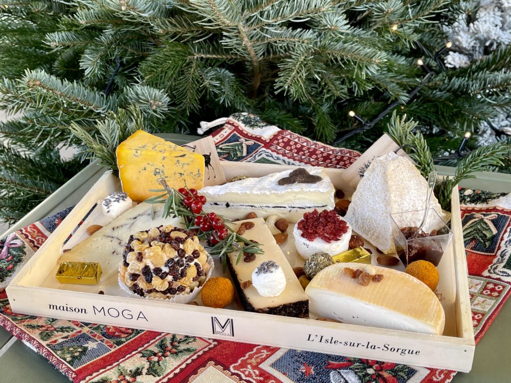 Plateau de fromages à la Maison Moga pour accompagner les cocktails au vin