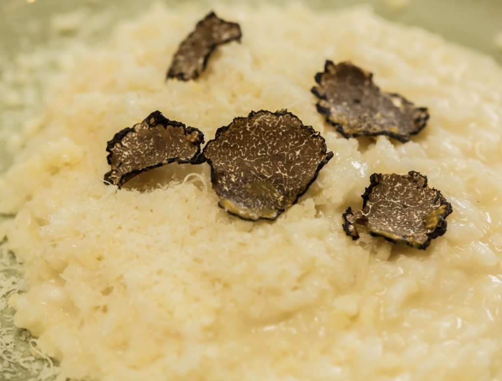 Favori des recettes à la truffe, le risotto truffé
