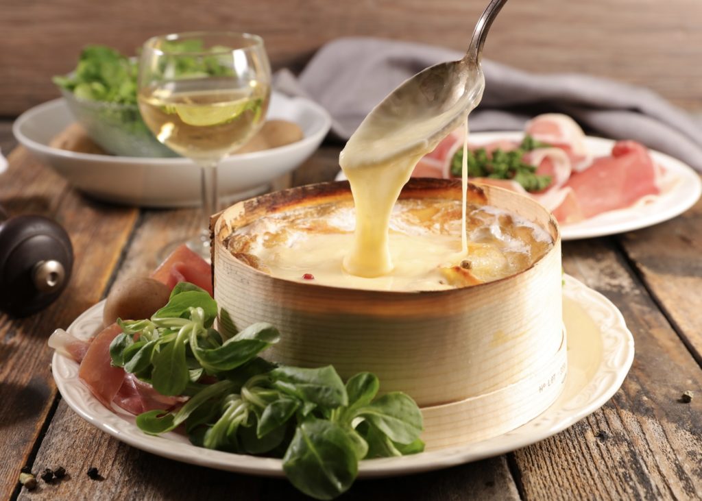 Le mont d’or chaud ou froid: fondu, c’est très gourmand